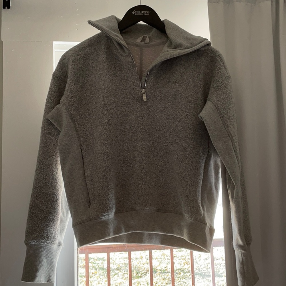 Like new Lululemon 1/4 zip